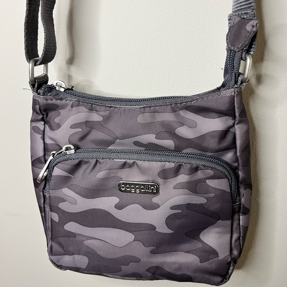 Baggallini Gray Camouflage Nylon Crossbody bag purse
